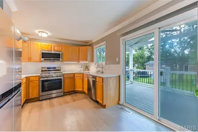 9 Lori Circle, Maryland Heights, MO 63043 - Photo 5