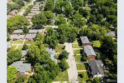 725 Berick Drive, University City, MO 63132 - Photo 23
