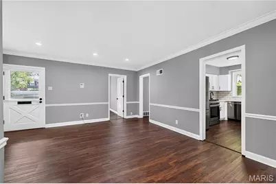 725 Berick Drive, University City, MO 63132 - Photo 5
