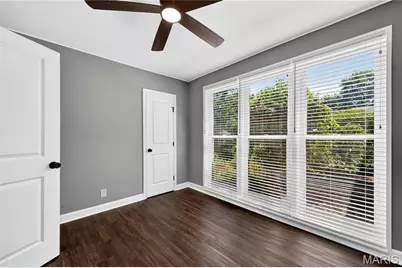725 Berick Drive, University City, MO 63132 - Photo 9