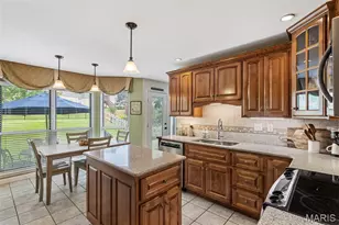 902 Oakmoor Dr, Fenton, MO 63026 - Photo 3