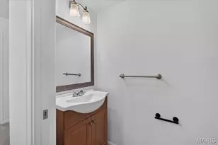 7915 Camelot Ln, Saint Louis, MO 63123 - Photo 21