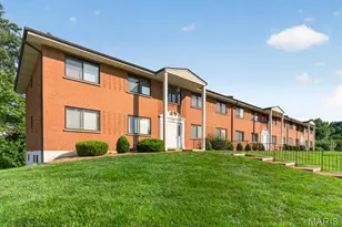 7915 Camelot Ln, Saint Louis, MO 63123 - Photo 3
