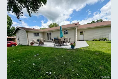 2105 Barcelona Drive, Florissant, MO 63033 - Photo 3