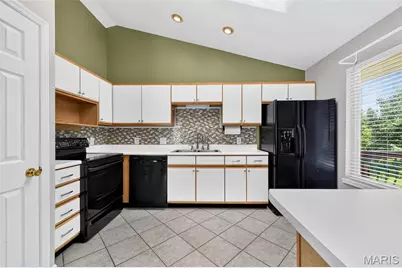 981 Wynstay Circle, Saint Louis, MO 63088 - Photo 9