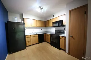 12812 Portulaca Dr, Saint Louis, MO 63146 - Photo 9
