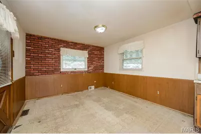 9337 Laramie Drive, Bellefontaine Neighbors, MO 63137 - Photo 15