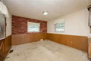 9337 Laramie Dr, Bellefontaine Neighbors, MO 63137 - Photo 15