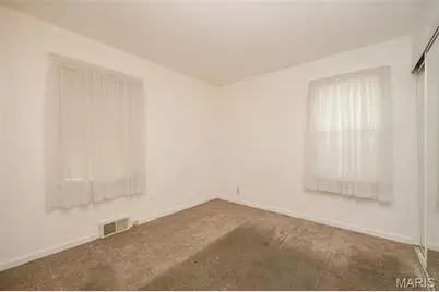 9337 Laramie Drive, Bellefontaine Neighbors, MO 63137 - Photo 21