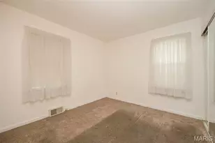 9337 Laramie Dr, Bellefontaine Neighbors, MO 63137 - Photo 21