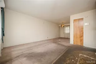 9337 Laramie Dr, Bellefontaine Neighbors, MO 63137 - Photo 3