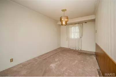 9337 Laramie Drive, Bellefontaine Neighbors, MO 63137 - Photo 7