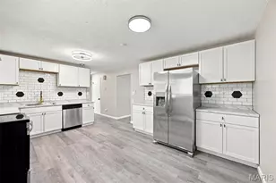 10316 Chesley Dr, Saint Louis, MO 63136 - Photo 9