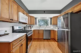 9828 Whitcomb Ln, Affton, MO 63123 - Photo 11