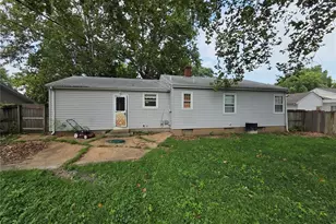 906 Holly Pl, Saint Charles, MO 63301 - Photo 7