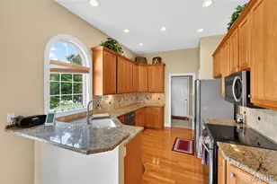 2424 Clayton Pointe Ct, Chesterfield, MO 63017 - Photo 13
