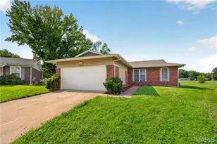 3689 Whispering Woods Dr, Florissant, MO 63031 - Photo 3