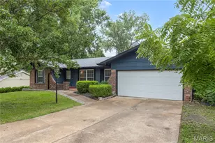 1722 Roth Hill Dr, Maryland Heights, MO 63043 - Photo 1