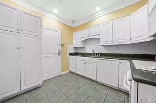 900 S Hanley Rd, Clayton, MO 63105 - Photo 11