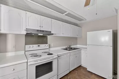 942 Guelbreth Lane #300, Creve Coeur, MO 63141 - Photo 11