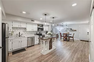 15026 Baxter Village Dr, Chesterfield, MO 63017 - Photo 11