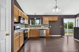 225 Brookstone Creek Dr, Wentzville, MO 63385 - Photo 9