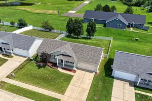 225 Brookstone Creek Dr, Wentzville, MO 63385 - Photo 3