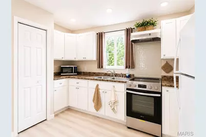 8895 Victoria Ln, French Village, MO 63036 - Photo 5