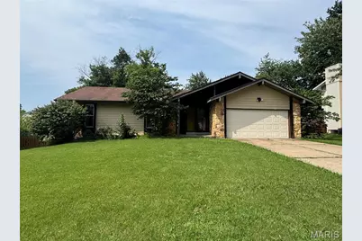 7 Armitage Drive, Saint Peters, MO 63376 - Photo 1