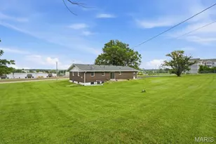 57 W Ofallon Dr, O'Fallon, MO 63366 - Photo 5
