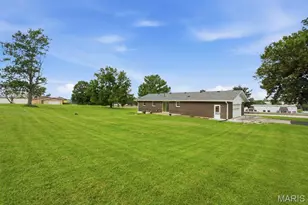 57 W Ofallon Dr, O'Fallon, MO 63366 - Photo 3
