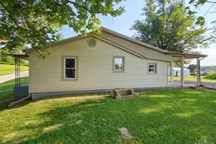 1703 D St, Hannibal, MO 63401 - Photo 3