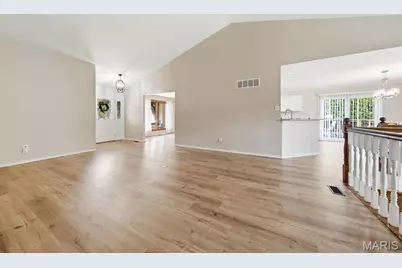 12 Miraclair Drive, Florissant, MO 63031 - Photo 11