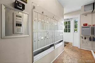 10358 Chimney Rock Dr, Saint Louis, MO 63146 - Photo 5