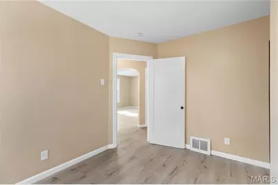 8257 Watson Road, Saint Louis, MO 63119 - Photo 17