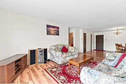 1279 Guelbreth Lane #301, Saint Louis, MO 63146 - Photo 5