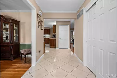 37 Beacon Hill Lane, Creve Coeur, MO 63141 - Photo 5
