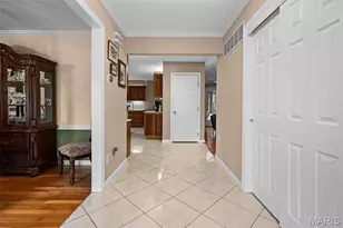 37 Beacon Hill Ln, Creve Coeur, MO 63141 - Photo 5