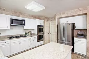 13238 Pine Tree Lake Dr, Town and Country, MO 63017 - Photo 9