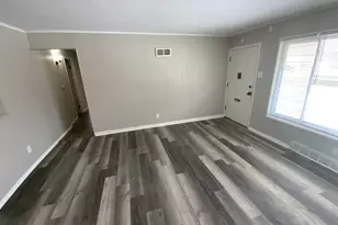 944 Lebon Dr, Bellefontaine Neighbors, MO 63137 - Photo 7