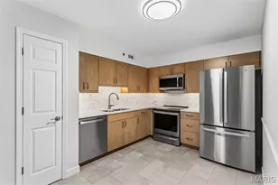 918 Hanna Pl Ct, Ballwin, MO 63021 - Photo 7