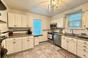 22 Stratford Ln, Brentwood, MO 63144 - Photo 3
