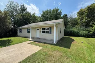 108 N 18th St, Bowling Green, MO 63334 - Photo 1