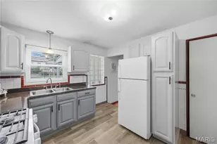 1341 Pinetree Ln, Saint Louis, MO 63119 - Photo 9