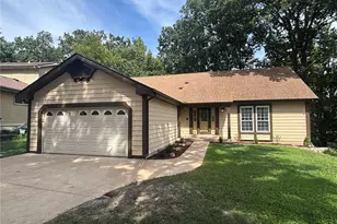 754 Carman Woods Dr, Manchester, MO 63021 - Photo 7
