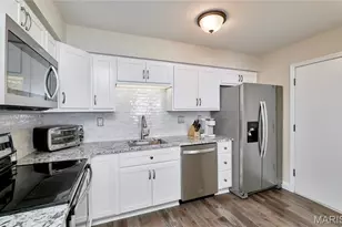 16463 Cobbleskille Dr, Chesterfield, MO 63017 - Photo 5