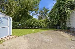 7415 Castro Dr, Saint Louis, MO 63135 - Photo 9