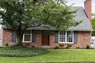 729 Chippendale Ct, Kirkwood, MO 63122 - Photo 1