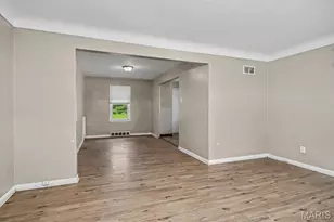 6829 Berkridge Ct, Saint Louis, MO 63134 - Photo 7
