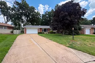 871 Wycliffe Ct, Saint Louis, MO 63125 - Photo 17